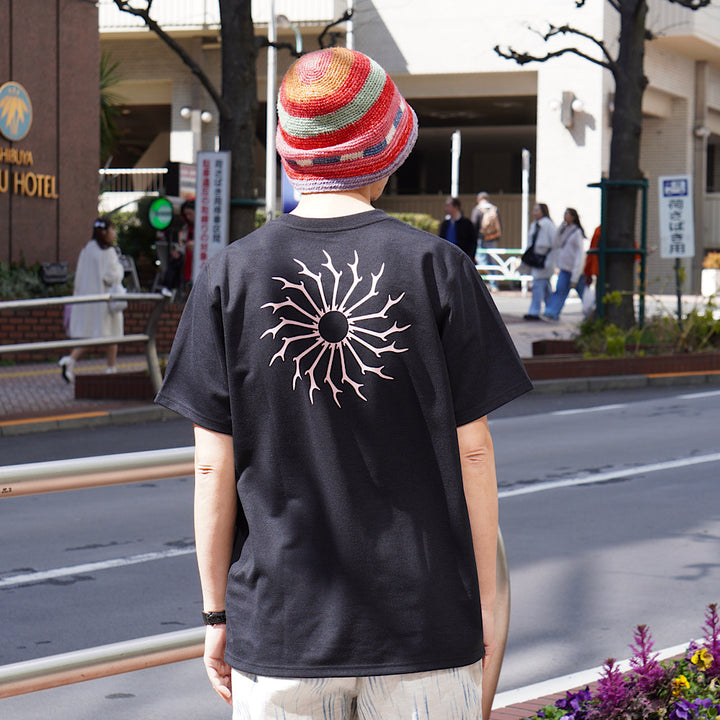 SOUTH2 WEST8 - S/S Round Pocket Tee - Circle Horn - QV667